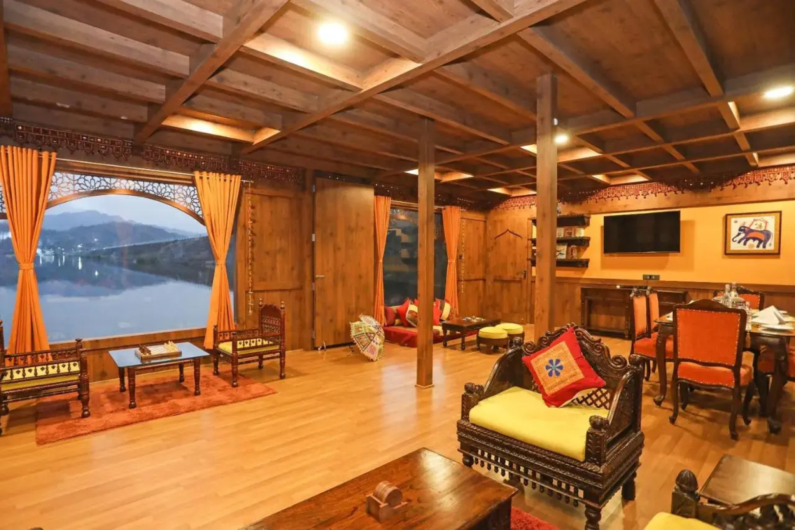 OYO EKTA Houseboat