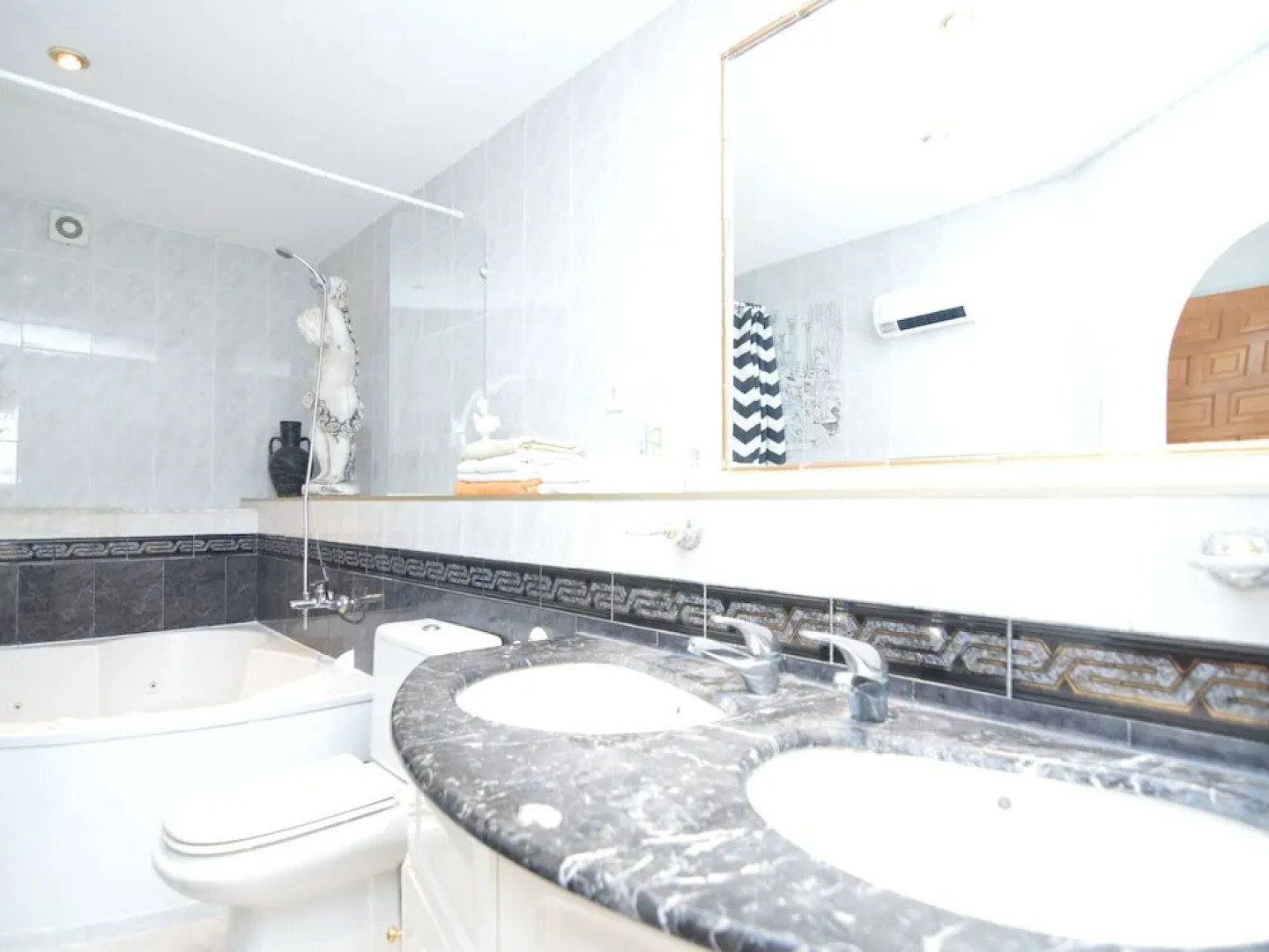 Luxurious Villa in La Escuera with Swimming Pool