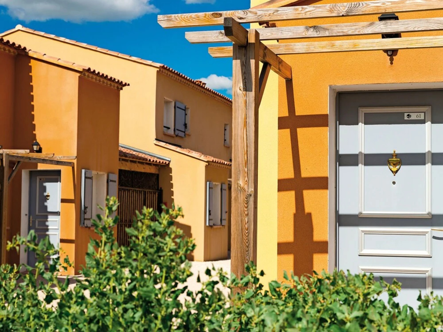 Spacious Holiday Home With Dishwasher and AC, in the Luberon