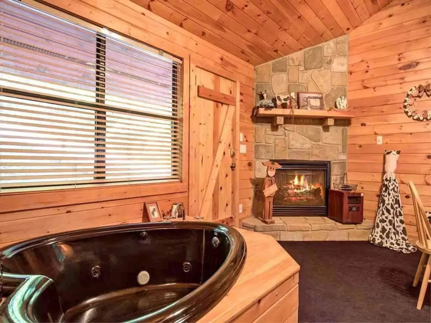 Country Getaway 1 Bedroom Home with Hot Tub