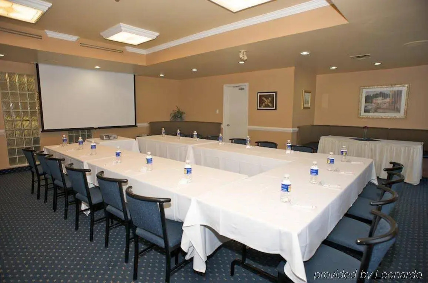 Monte Carlo Inn Oakville Suites