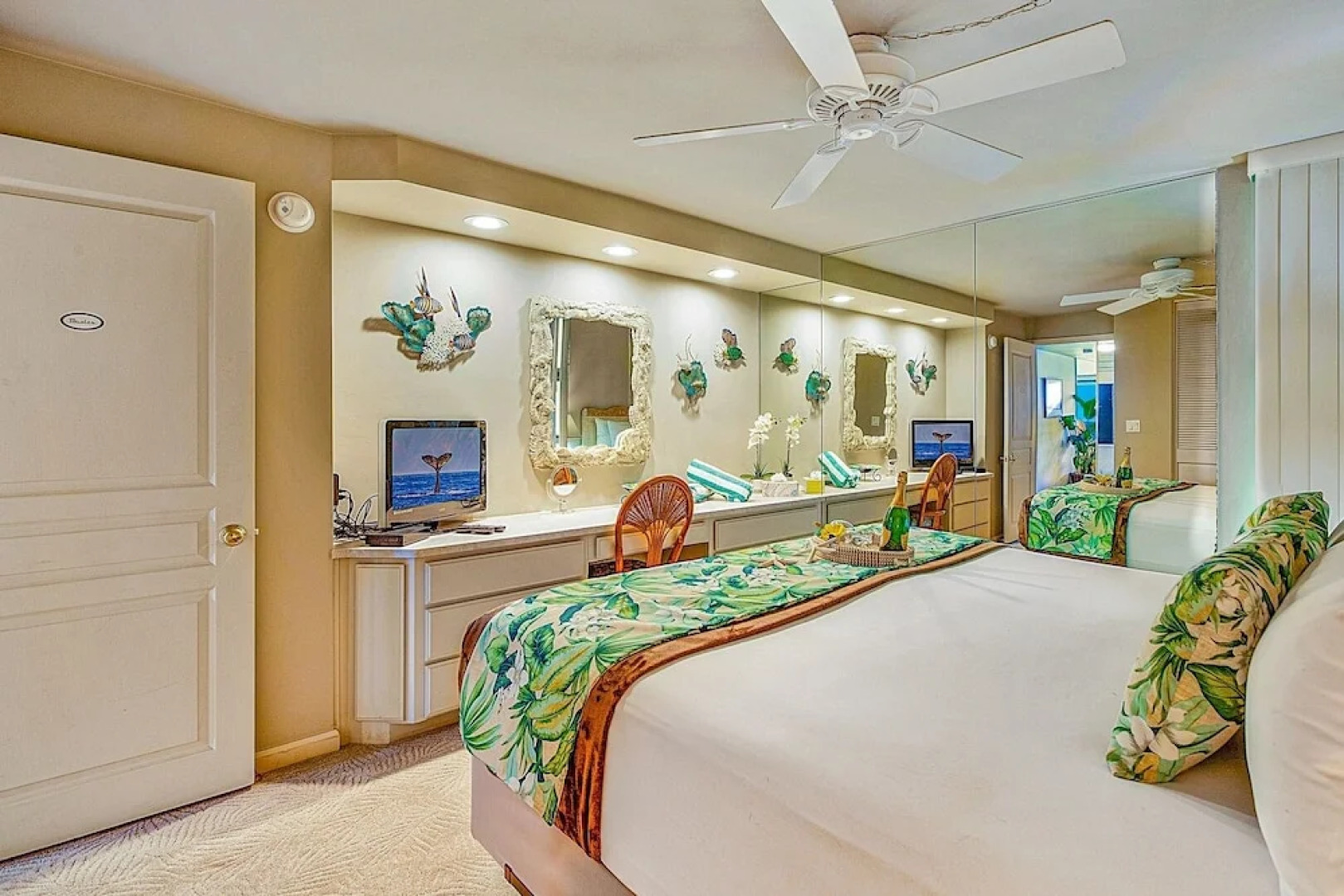 Kaleialoha #207 1 Bedroom 1 Bathroom Condo by Redawning