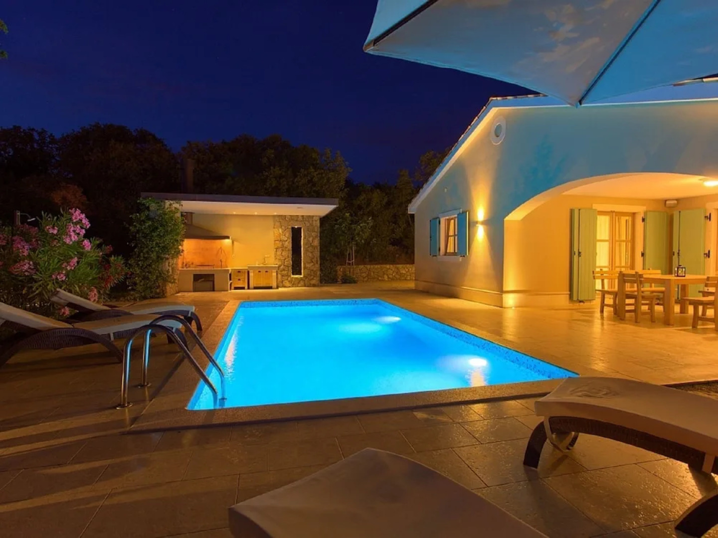 Alluring Villa in Kras With a Swimming Pool