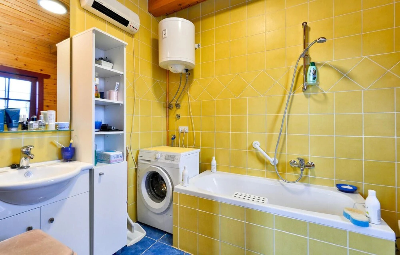 Beautiful Home in Paruzevina With Jacuzzi, Wifi and 1 Bedrooms