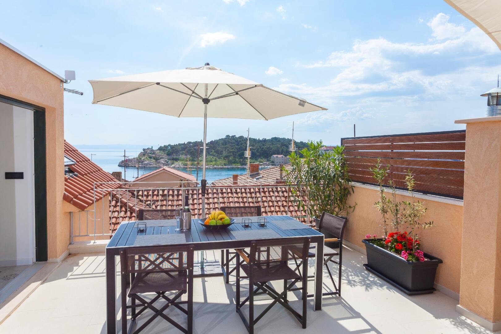 Luxury , sea  view in the city center