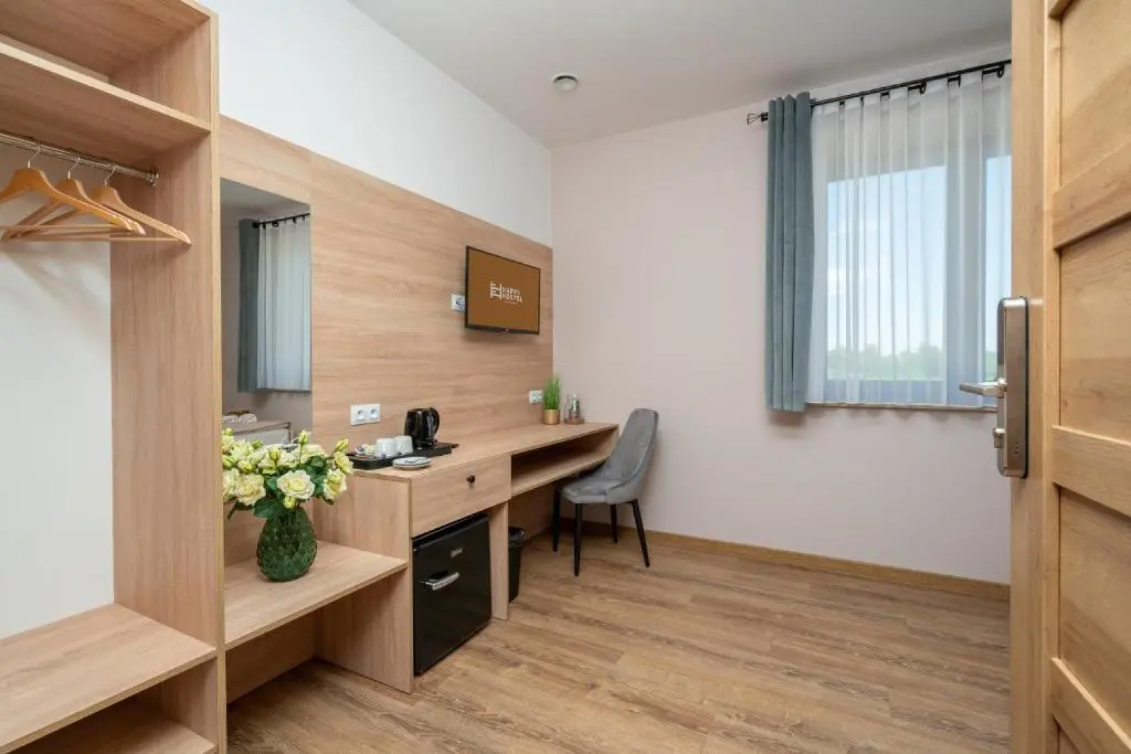 Happy Hostel & Apartments