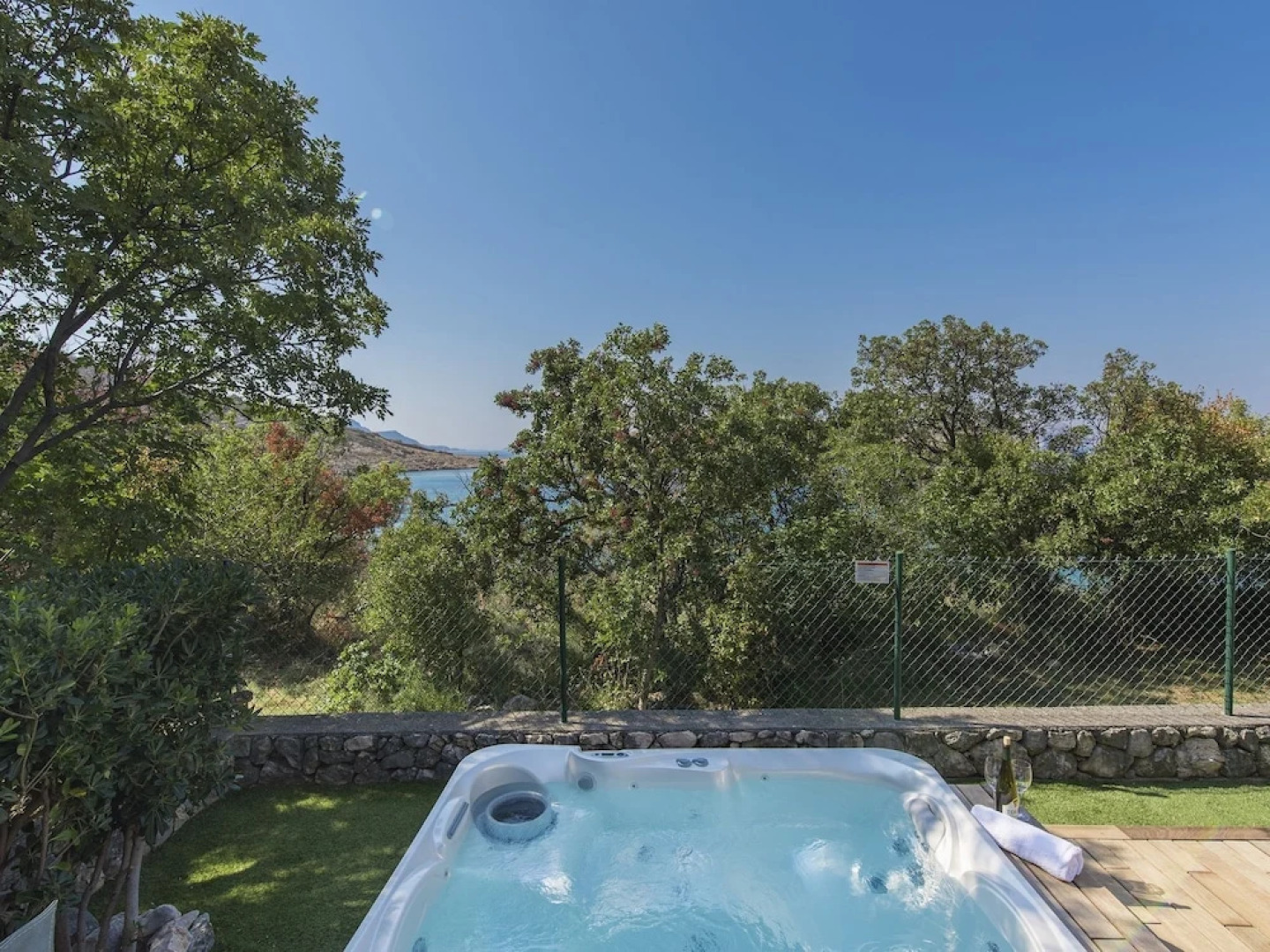 Nice Summer House With sea View, Jacuzzi, Private Garden