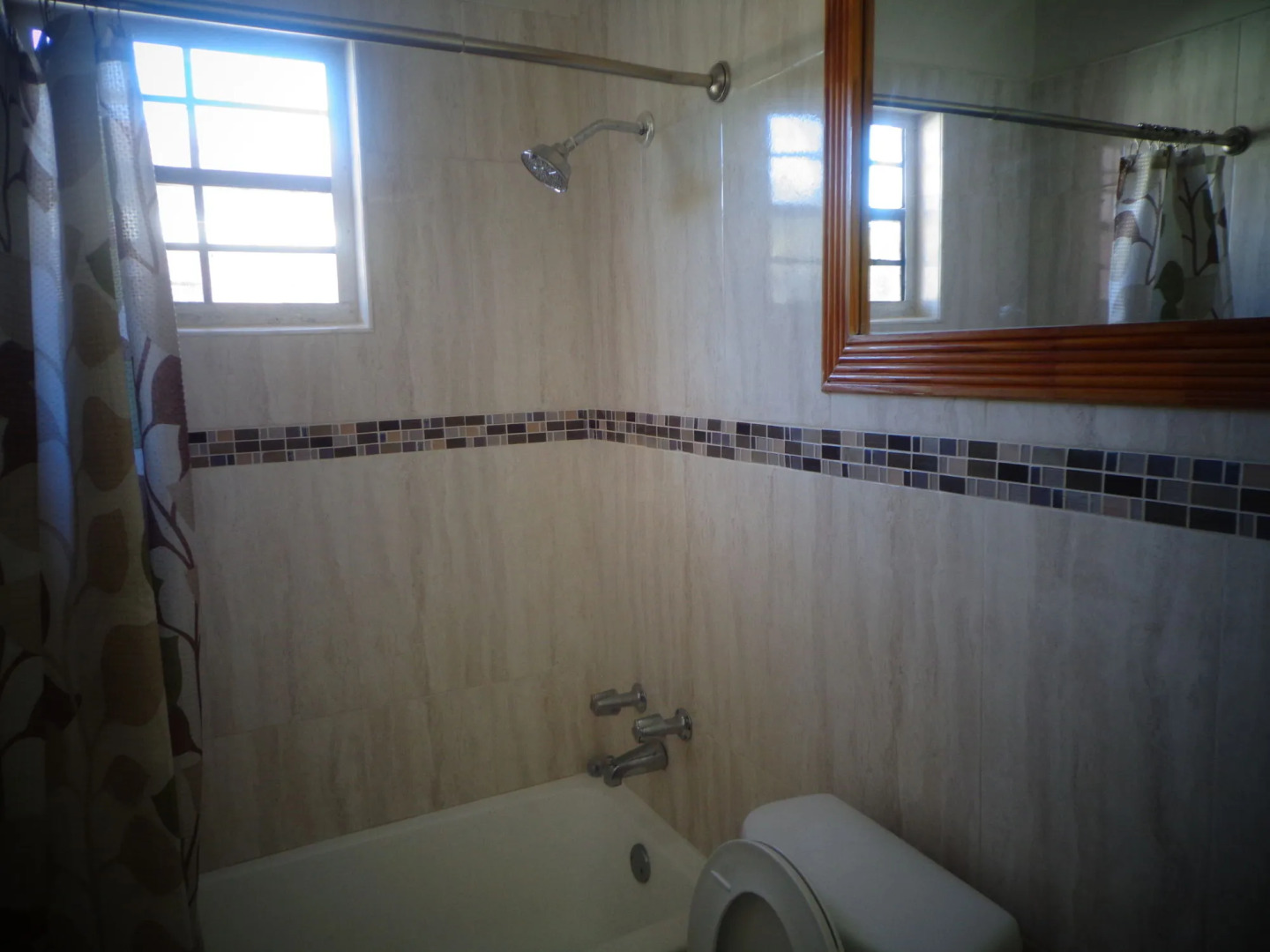 The Colony Club Inn & Suites