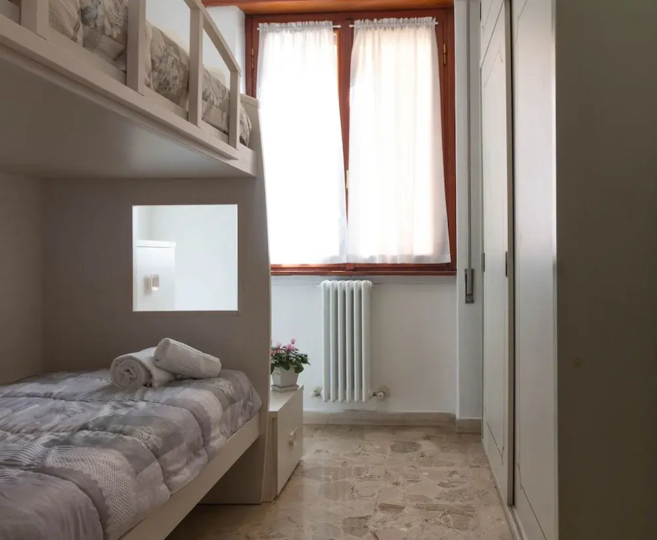 Mamma Ciccia Holiday Home - Lake Front Apartment