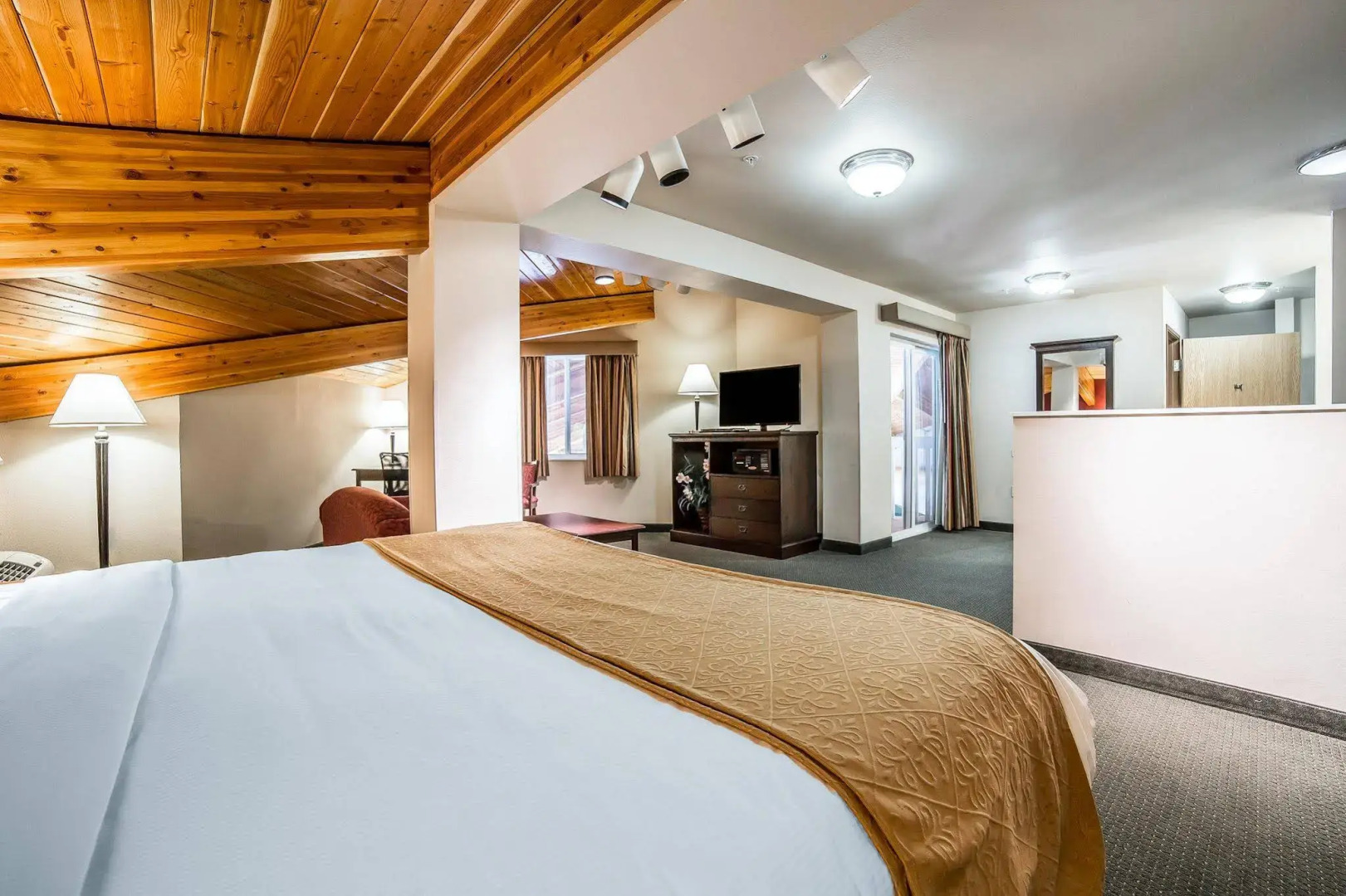 Comfort Inn & Suites Near University of Wyoming