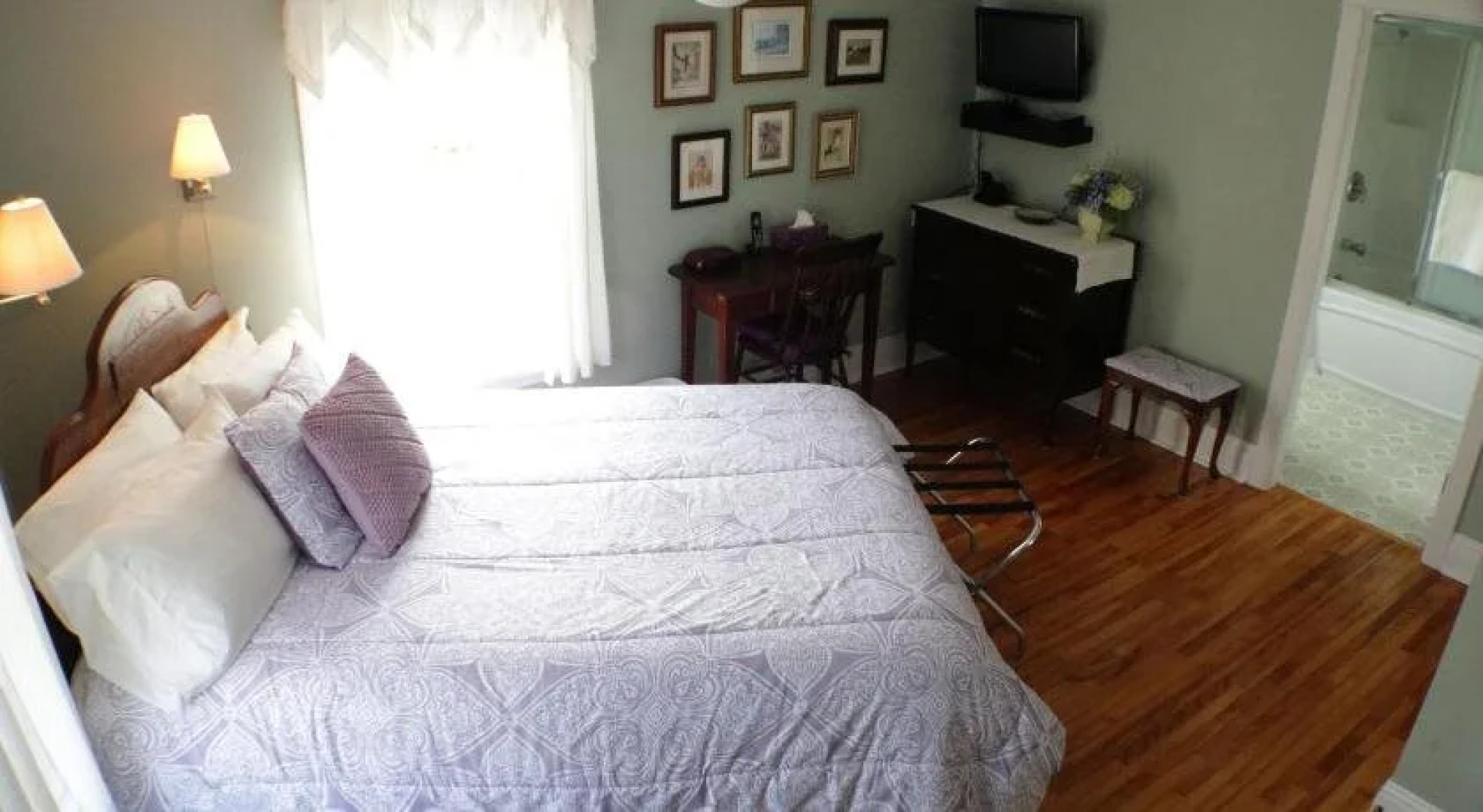 Warm House Retreat Bed and Breakfast