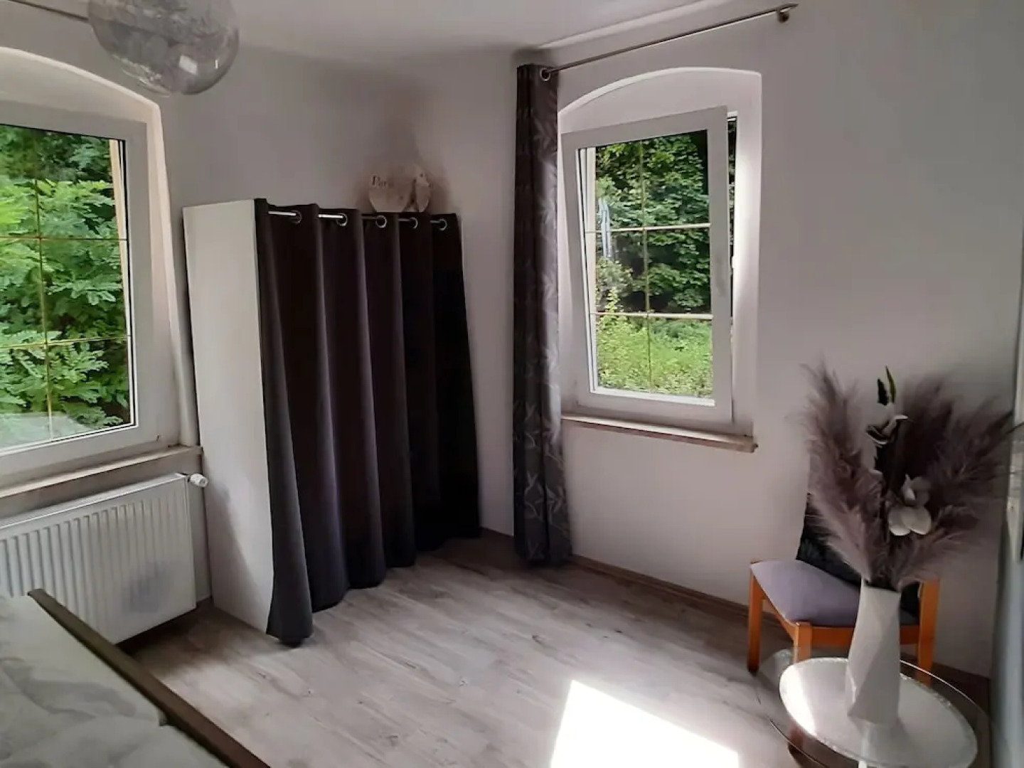 Lakeside Comfort With Garden