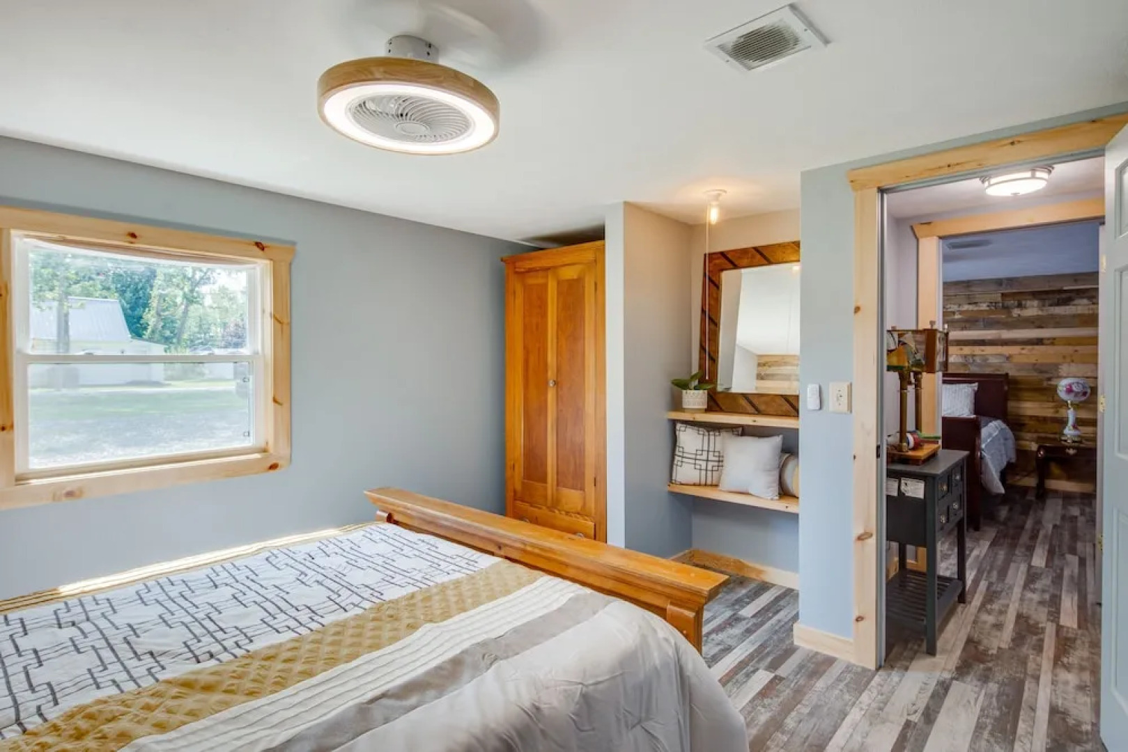 Charming Lake Chautauqua Home: Walk to Water!