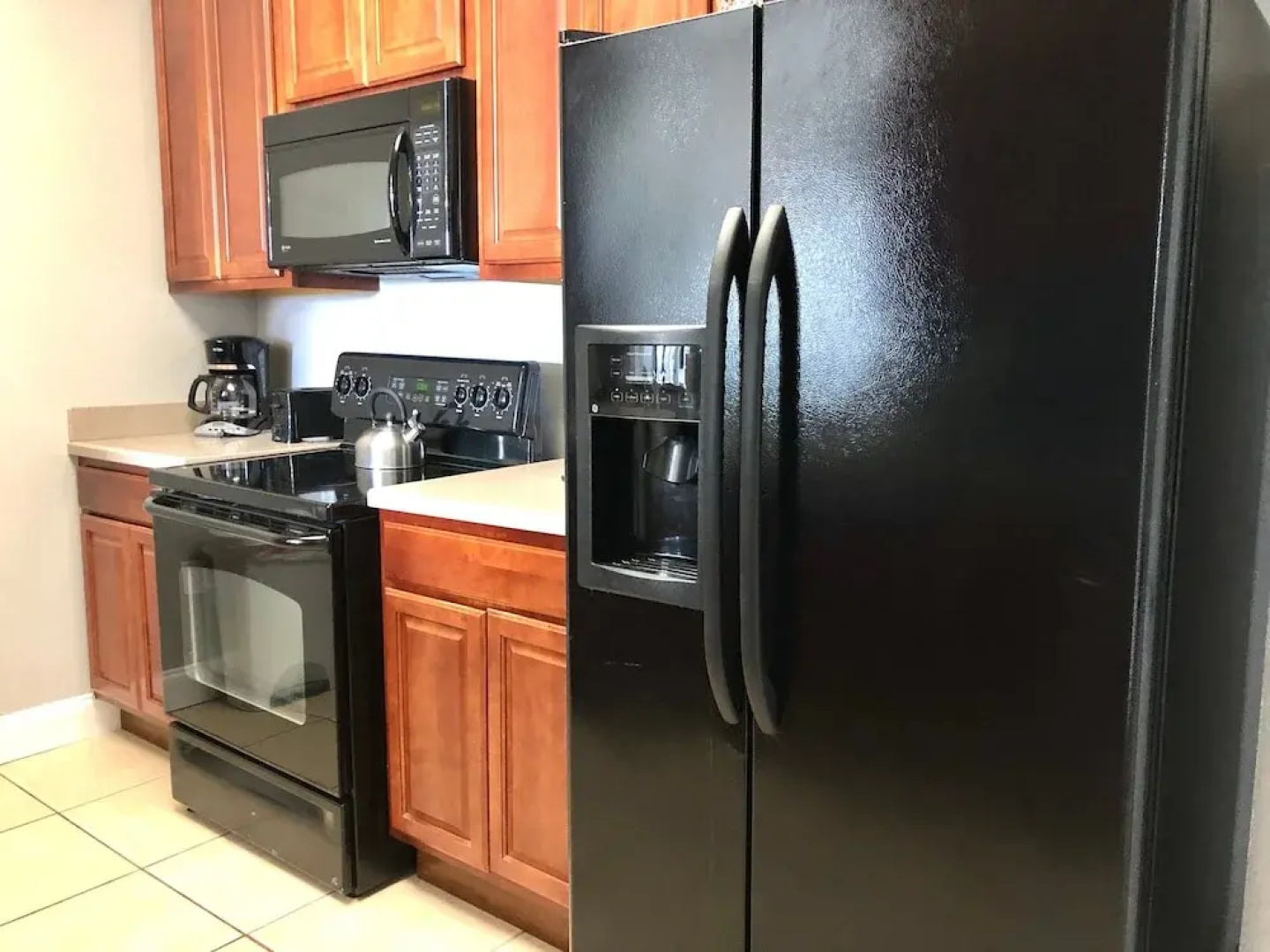 301 - Super Clean & Beautiful. Pools, Gym, Lake