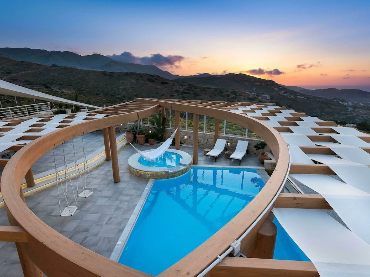 Luxury Villa With Heated Pool 700m to the Beach