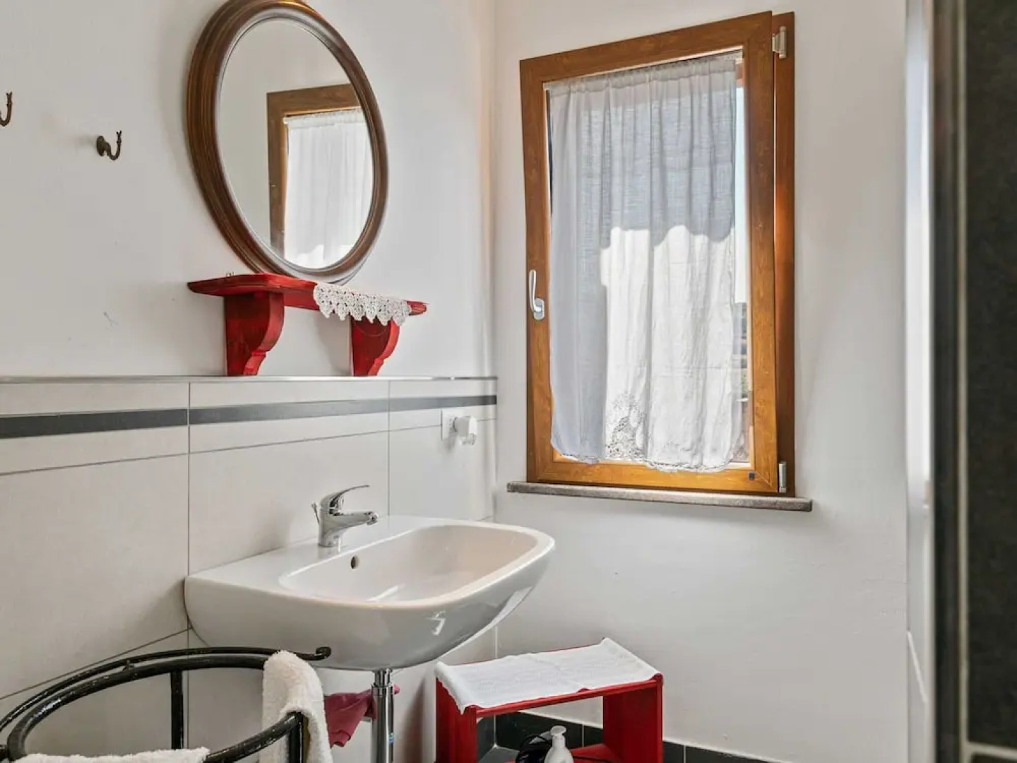 Relaxing Bosa Stay With Veranda