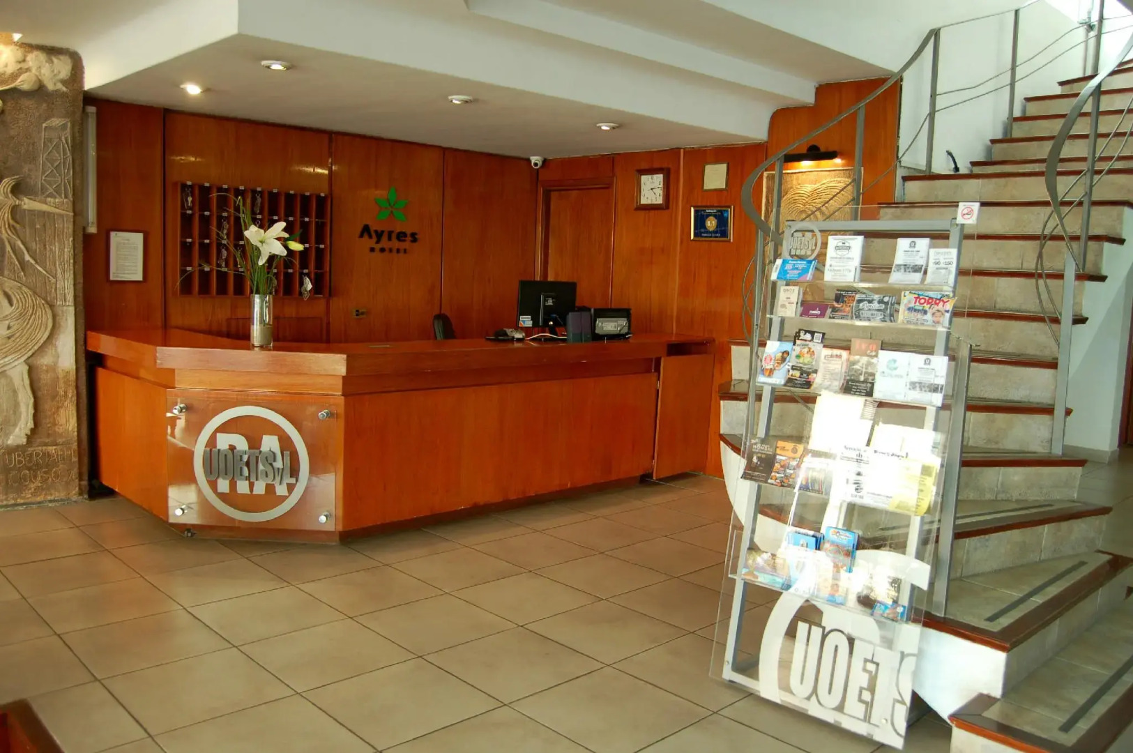 Hotel U.O.E.T.S.Y.L.R.A