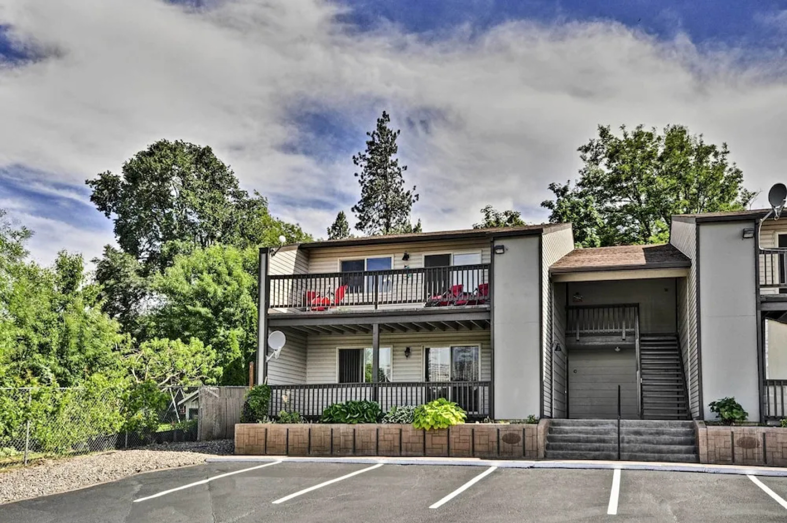 Classy Hood River Condo With Mt. Adams Views!