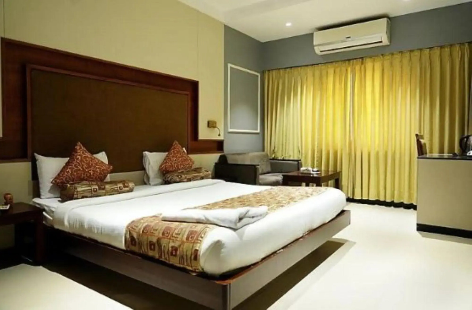 Lumbinis Grand Hotel