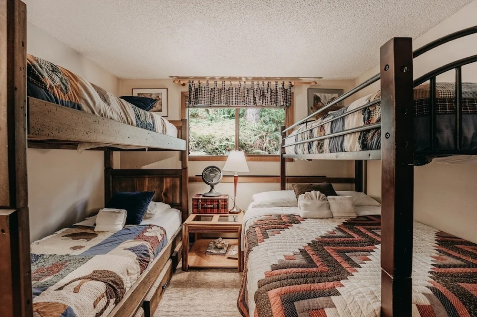 84sw - Sauna - Soaker Tub -  Fireplace - Sleeps 6 2 Bedroom Home by RedAwning