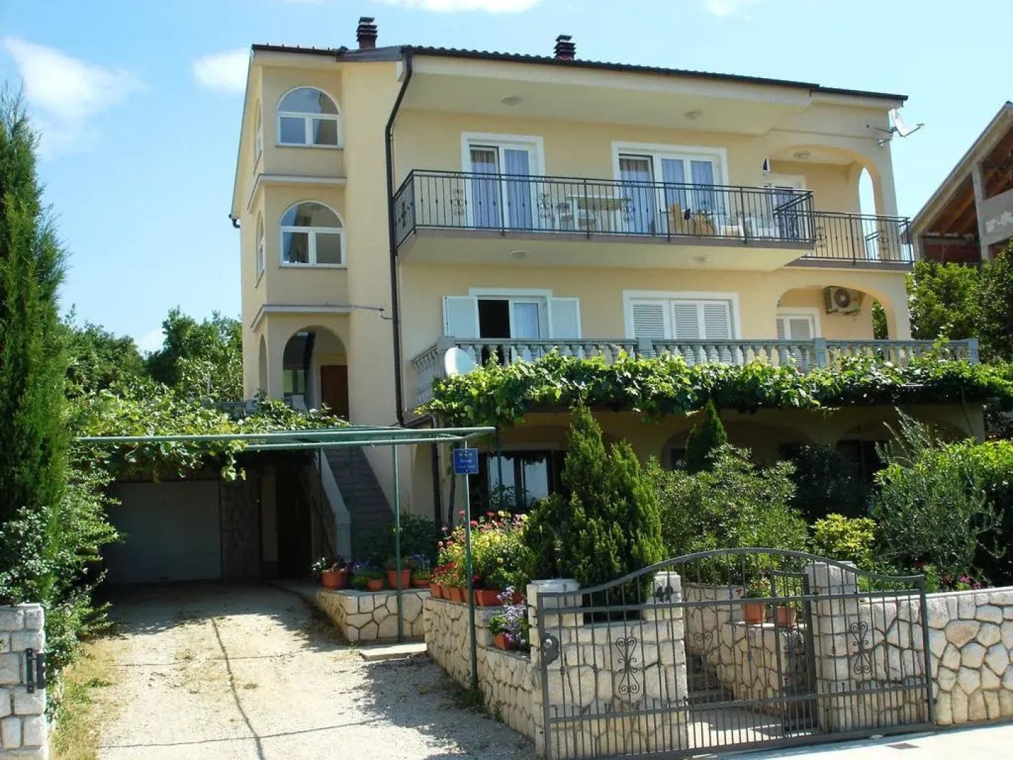 Apartments Tikveša