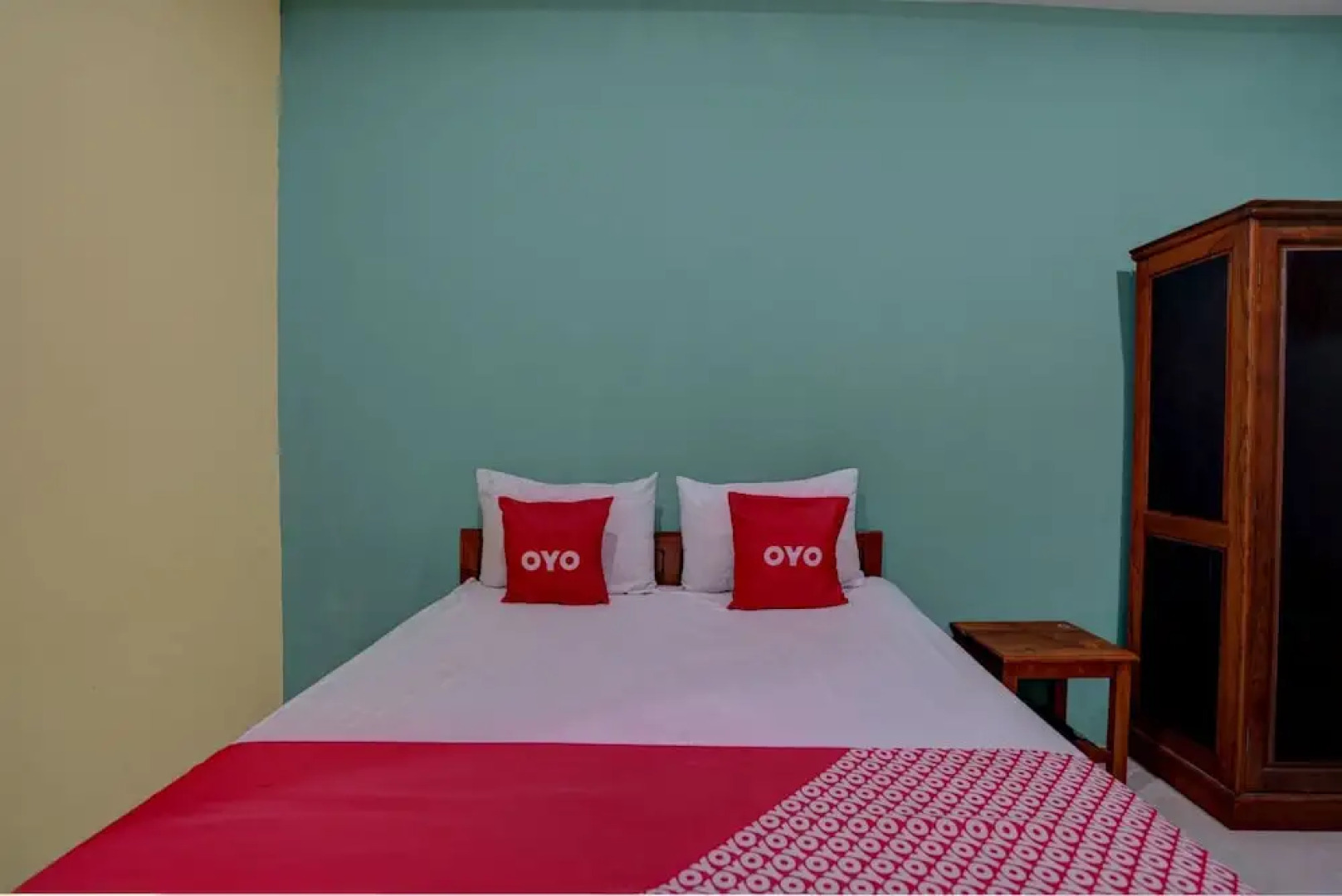 Hotel O Sahabat Syariah Near Plasa Telkom Bawean