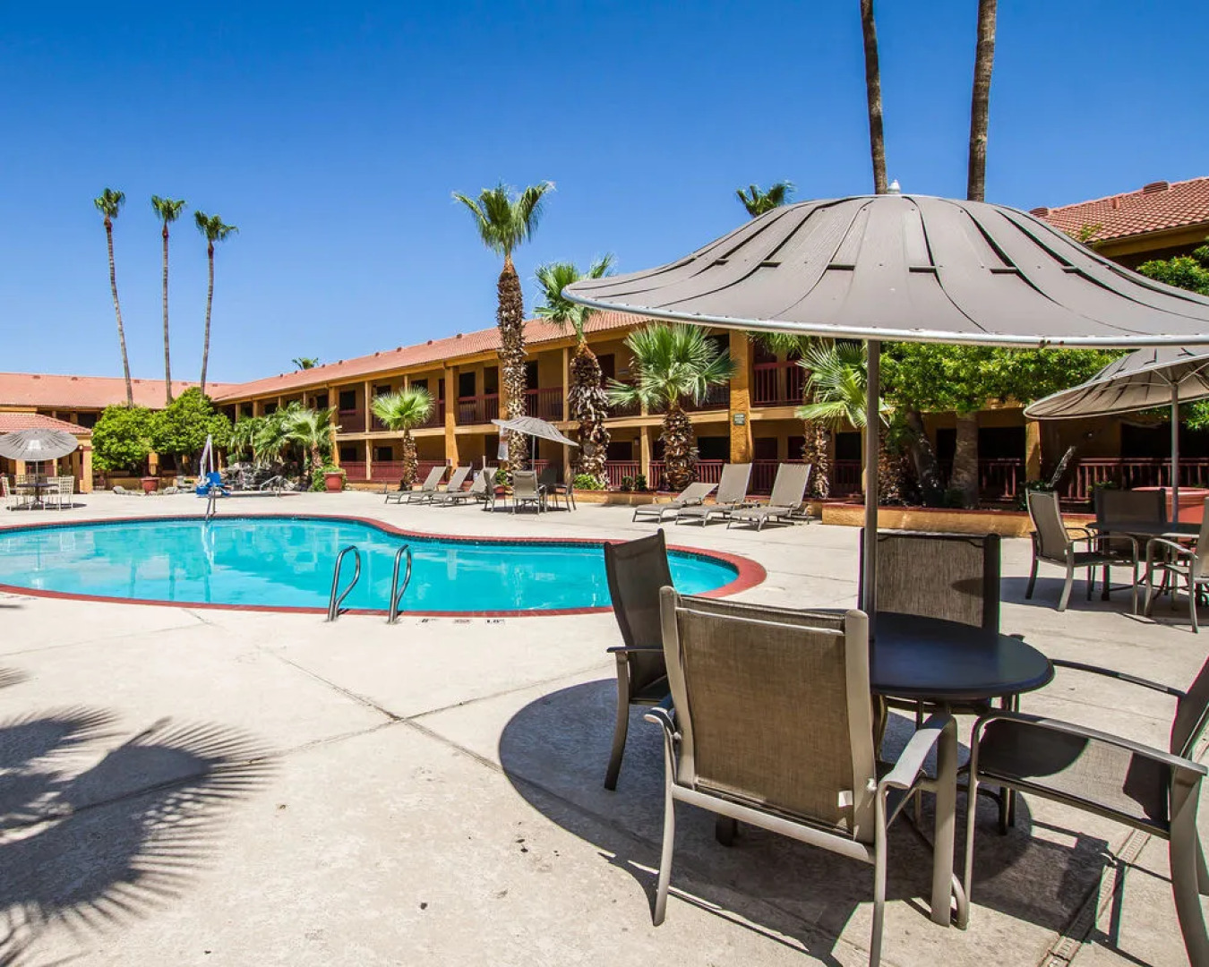 American Inn and Suites