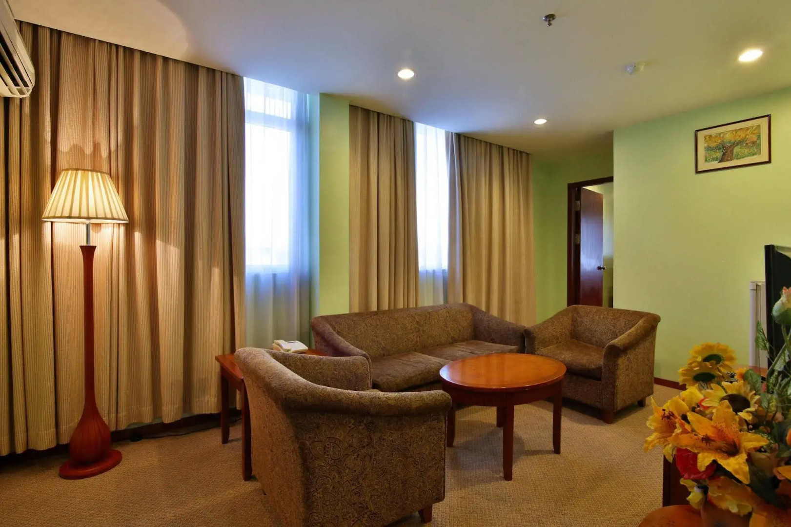 OYO 597 Winner Hotel