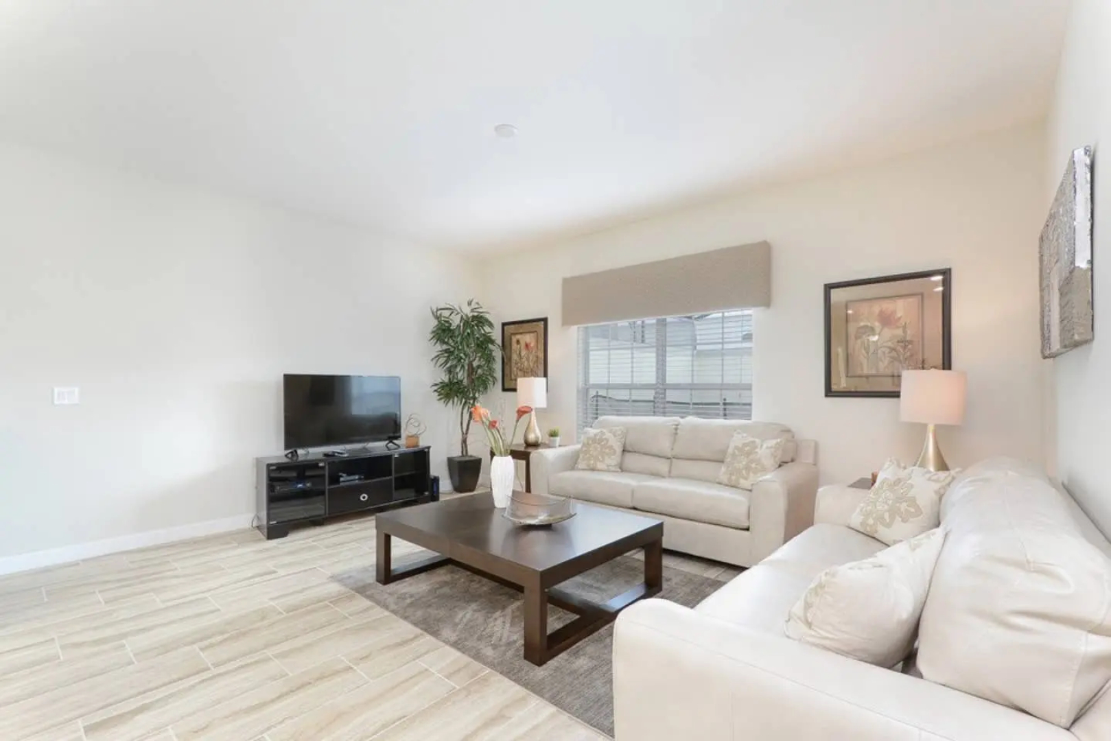 5 bedroom villa at Storey Lake
