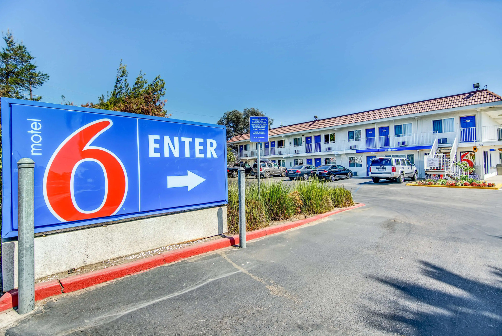 Motel 6 Stockton, CA - Charter Way West