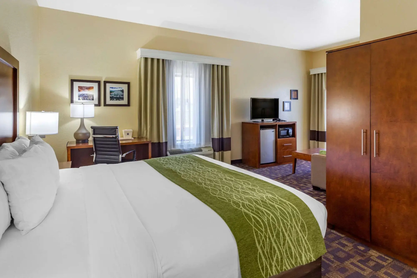Comfort Inn and Suites North Aurora