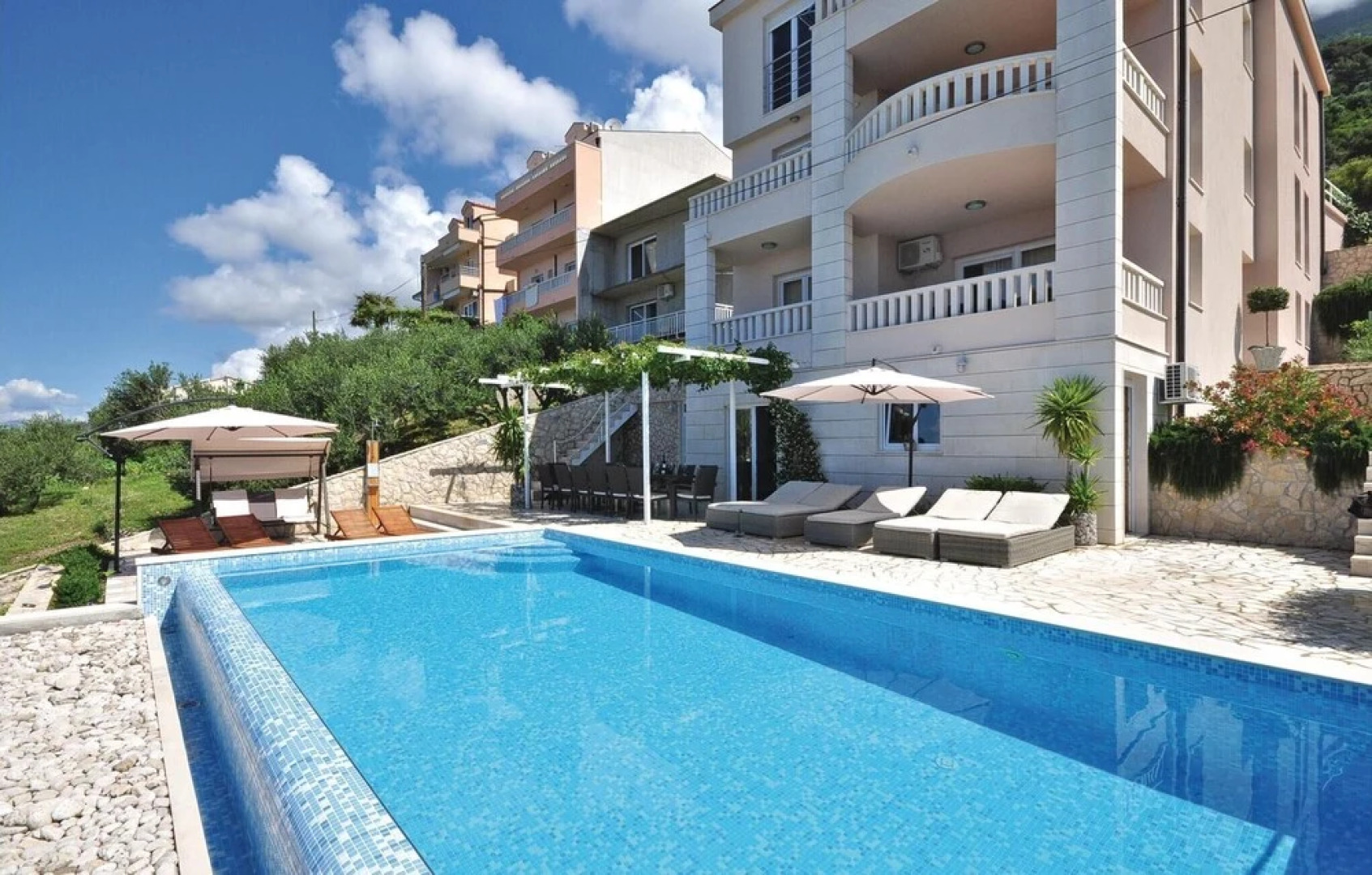 Beautiful Home in Makarska With Wifi and 7 Bedrooms