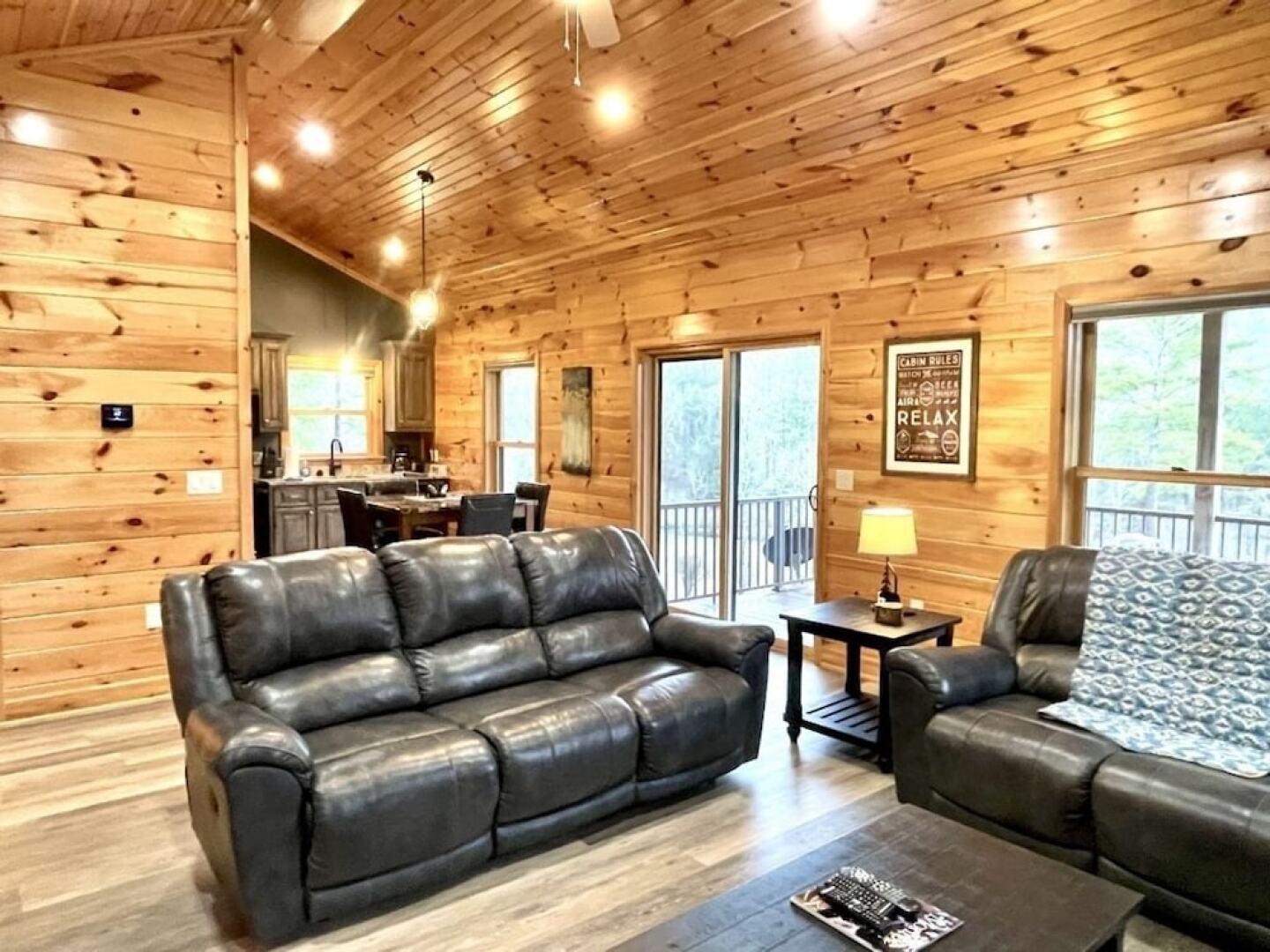 Peaceful family cabin near fishing with over 100 acres of mountain and field trails to explore! 2 Bedroom Cabin by RedAwning