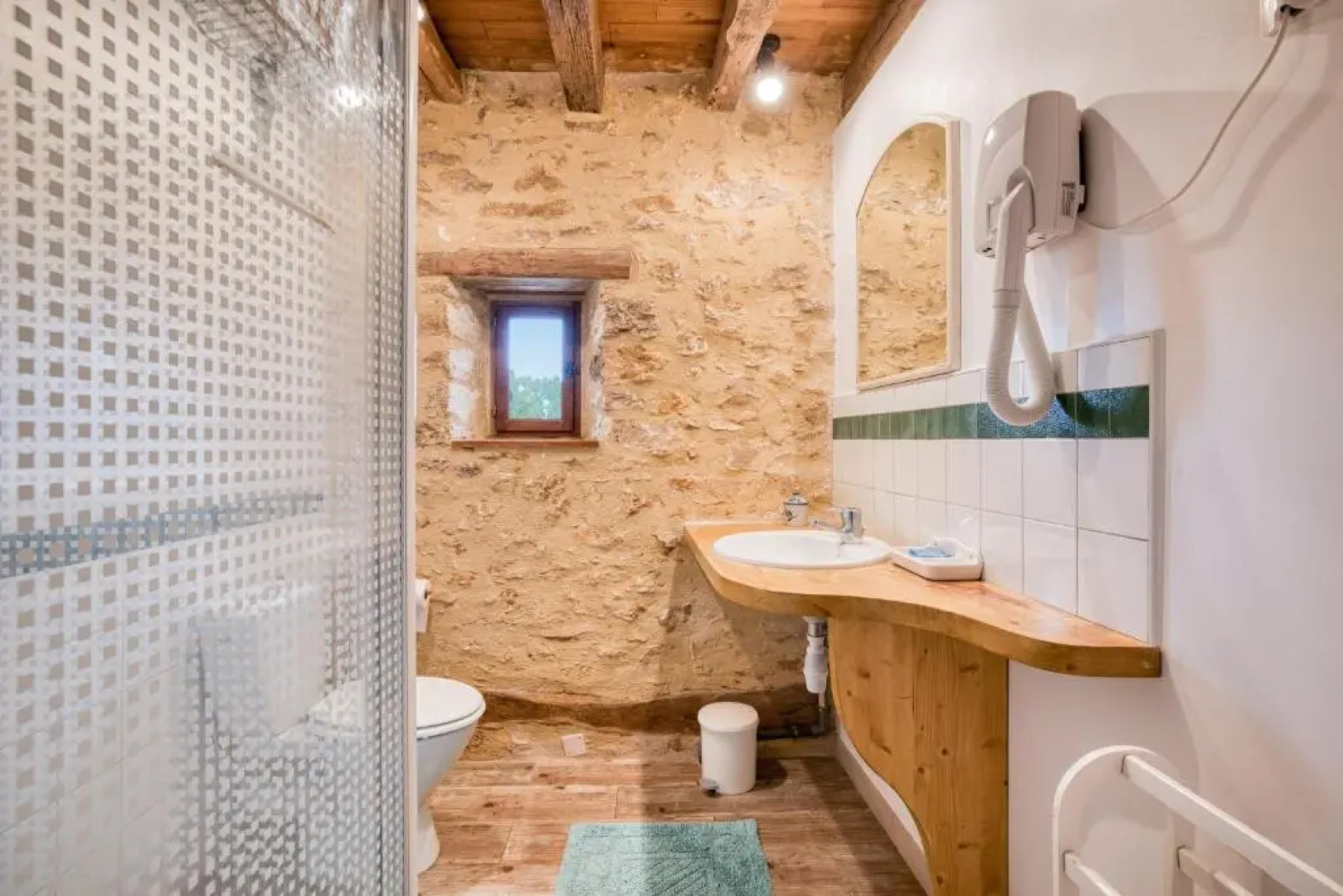 Maison de 4 chambres avec terrasse amenagee et wifi a Gavaudun