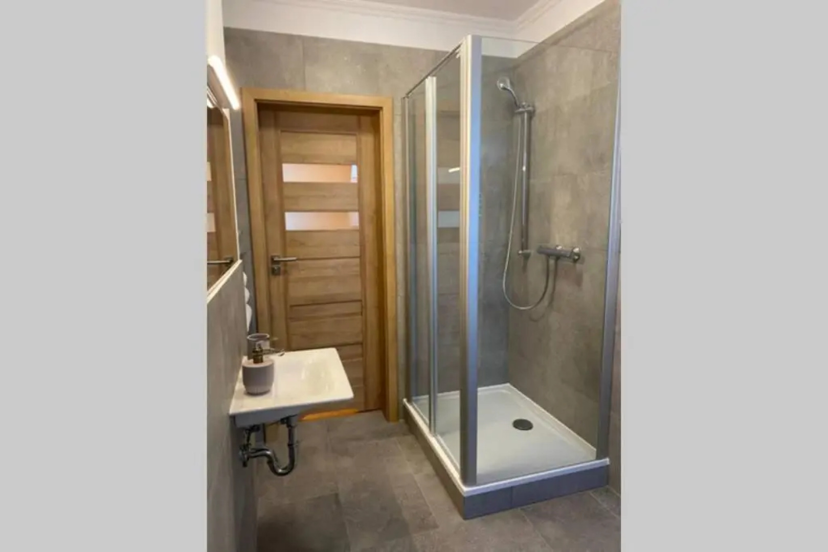 Schöne drei Raumwohnung. Hell,stilvoll, gemütlich.