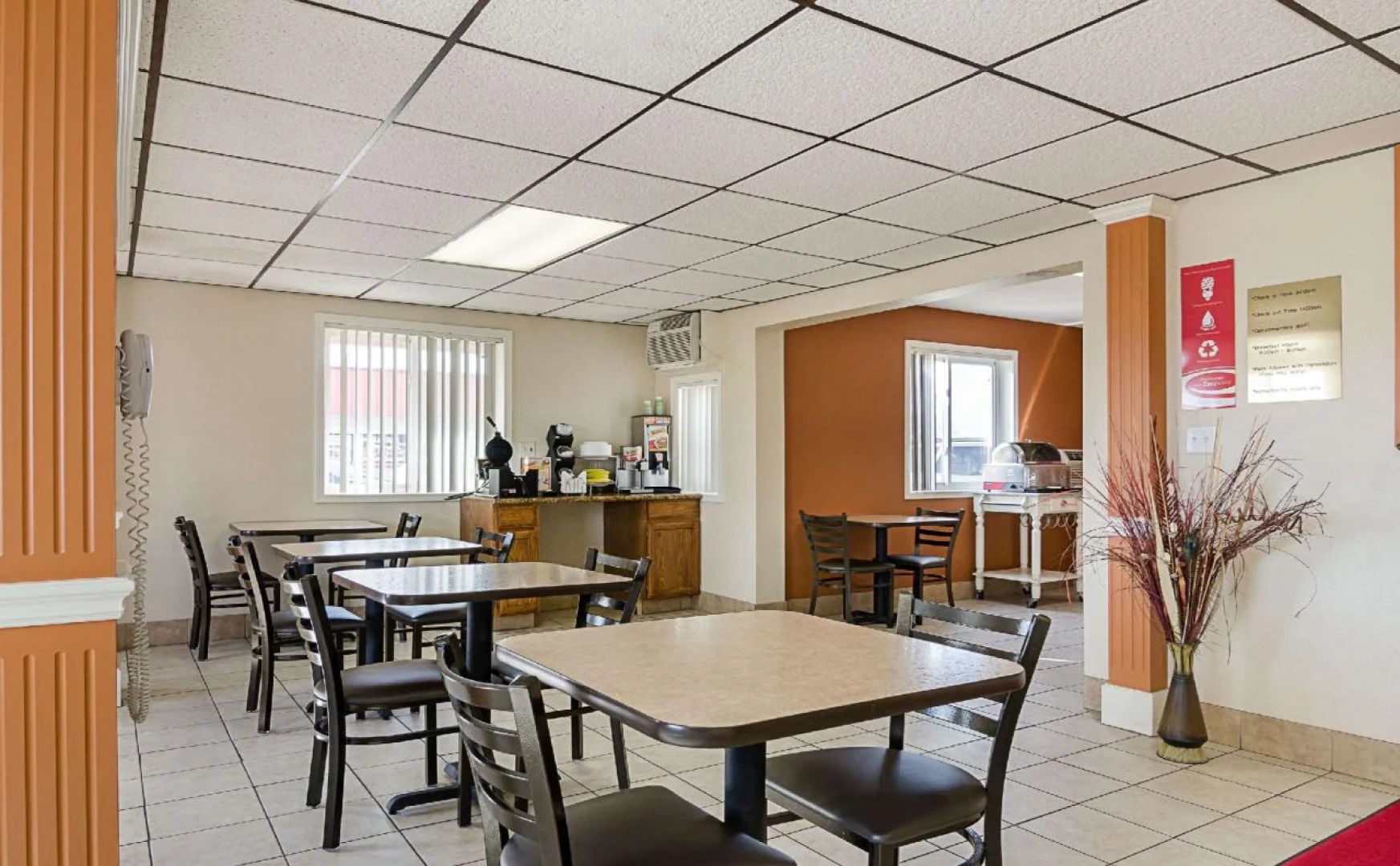 Econo Lodge Hays I-70