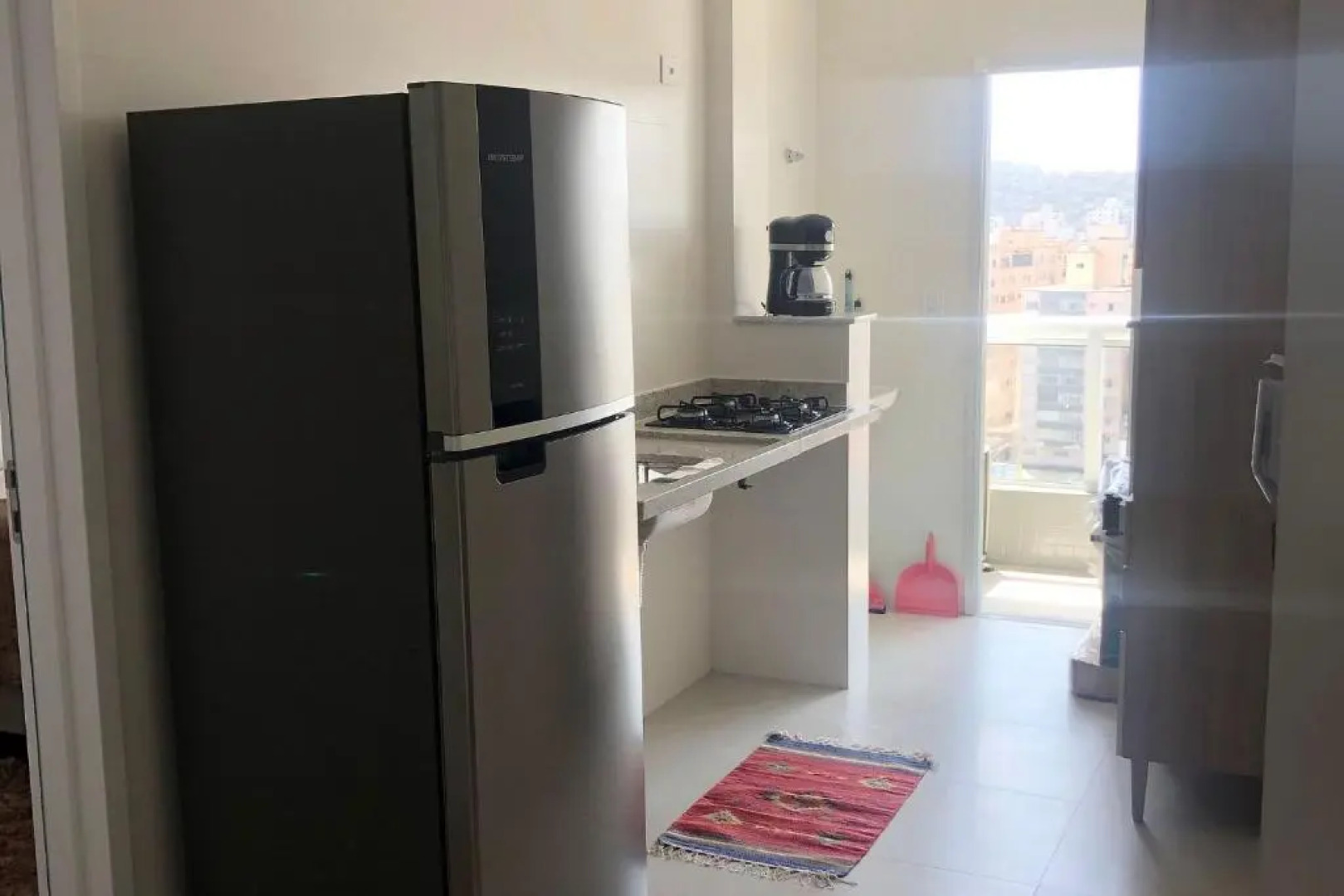 Apartamento 1 dormitório no Boqueirão com Piscina, 50 metros da Praia