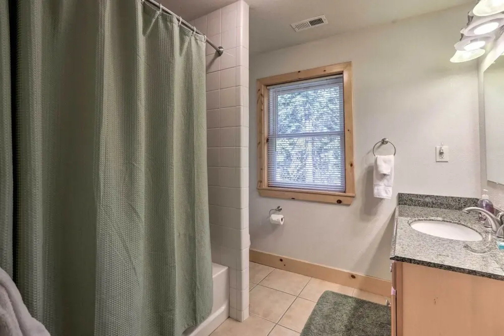 Carnelian Bay Home w/ Hot Tub Near Tahoe Skiing