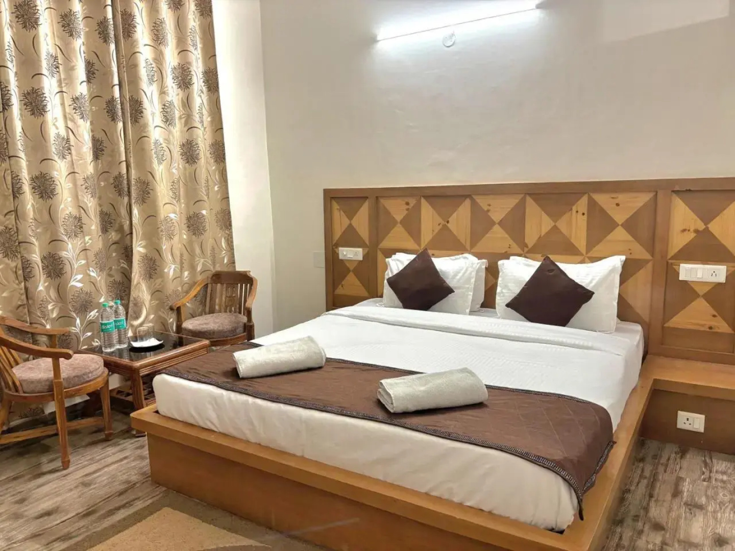 OYO 27648 Kasauli Greens