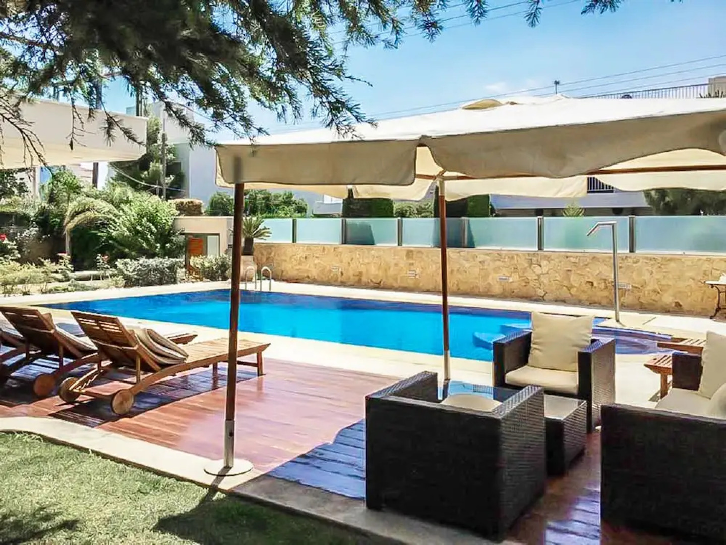 Luxury Apartment in Voula with Pool