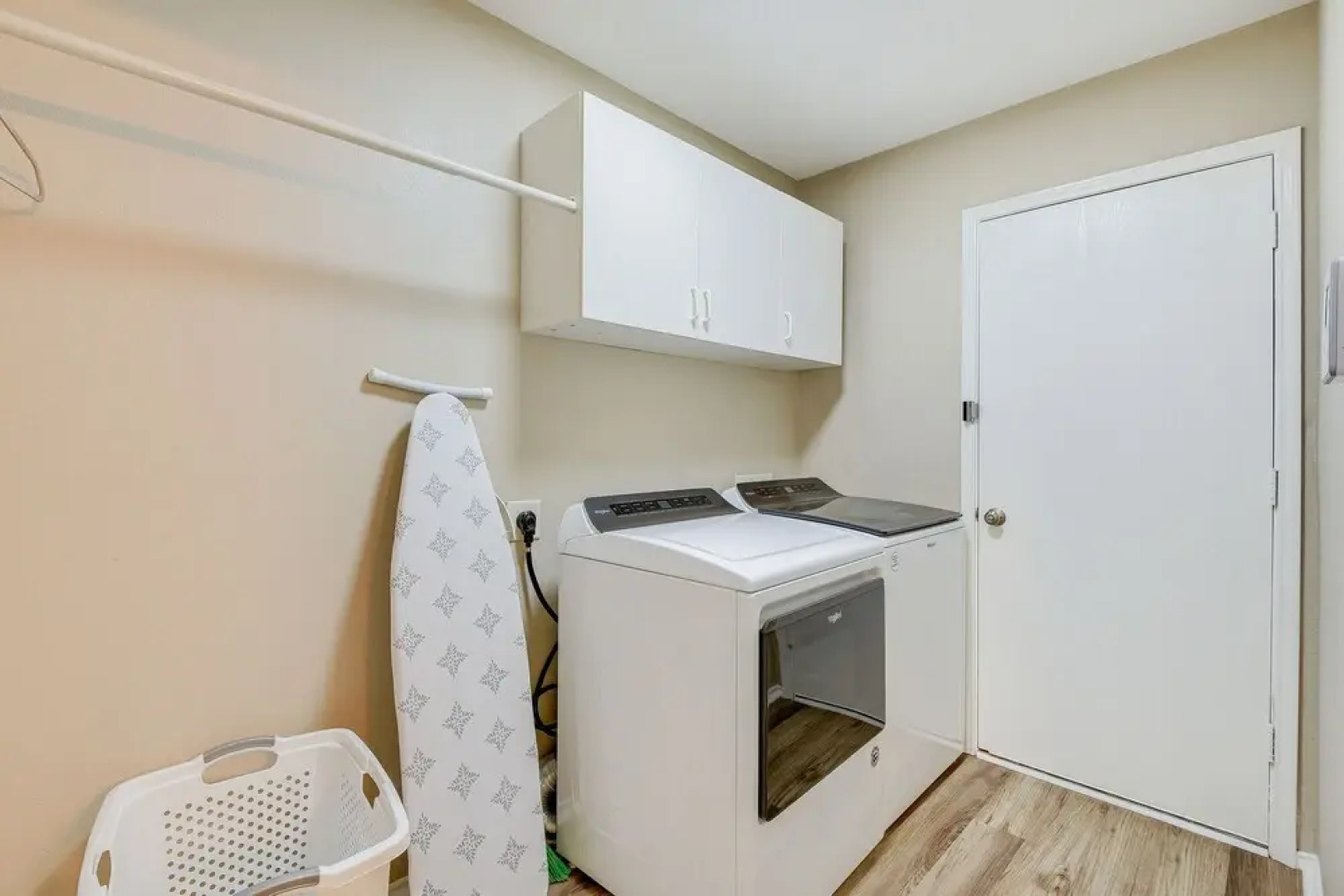 Walk to Water: Cozy Eagle Mountain Lake Home