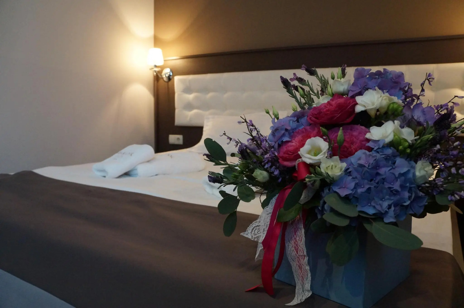 Отель Ambassador Plaza