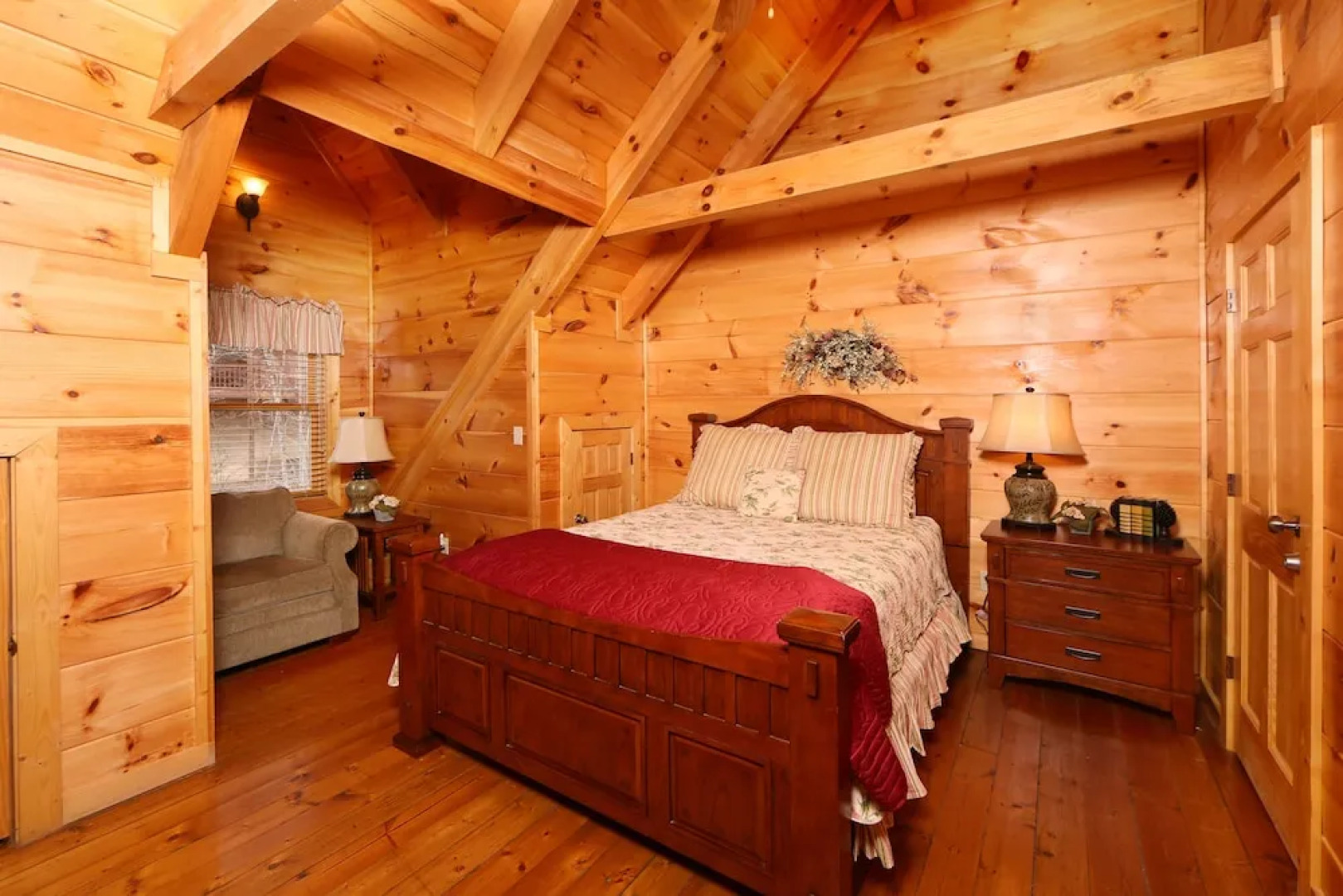 Smoky Mountain Getaway - Five Bedroom Cabin