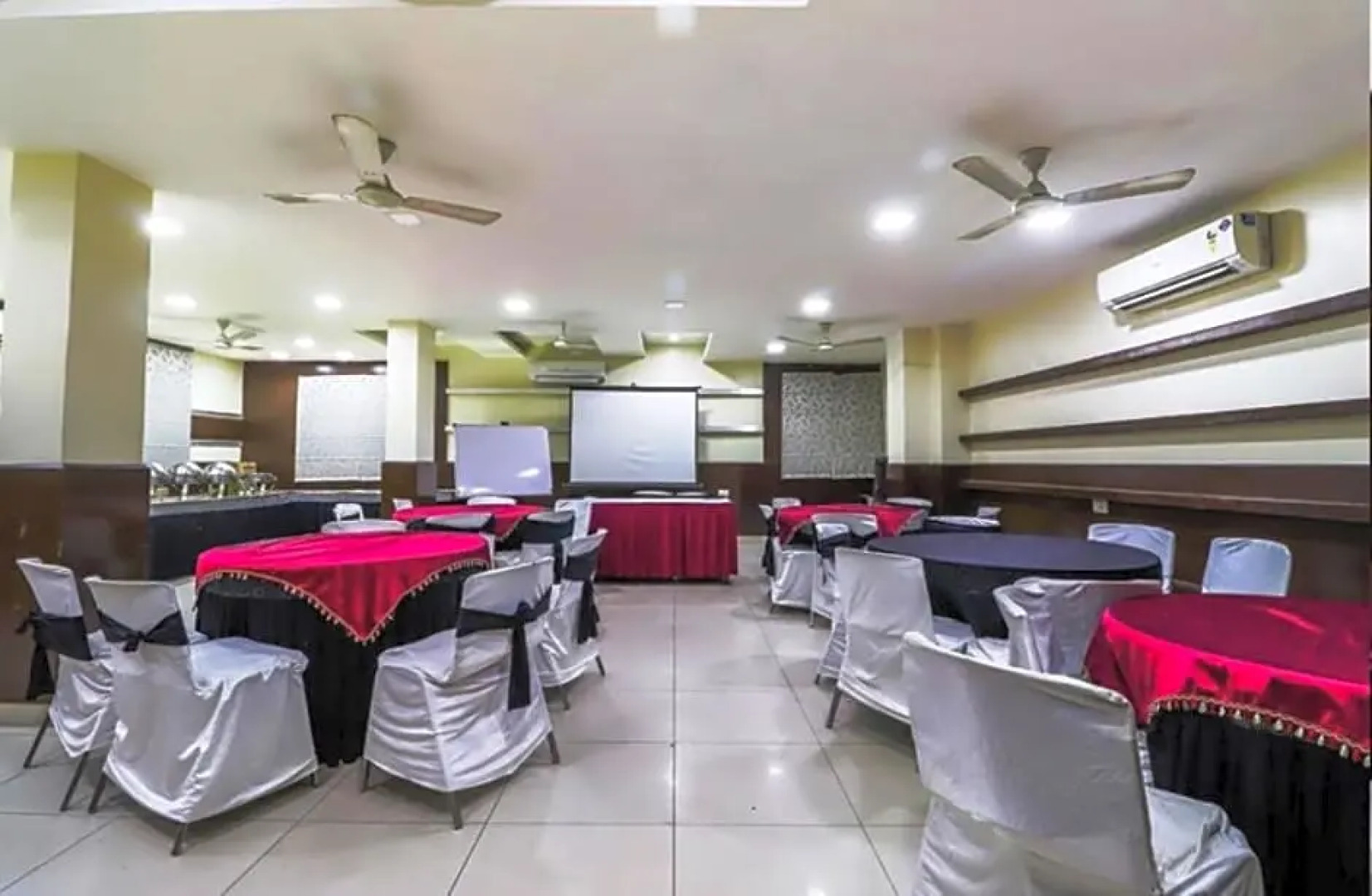 Hotel Mandakini Plaza