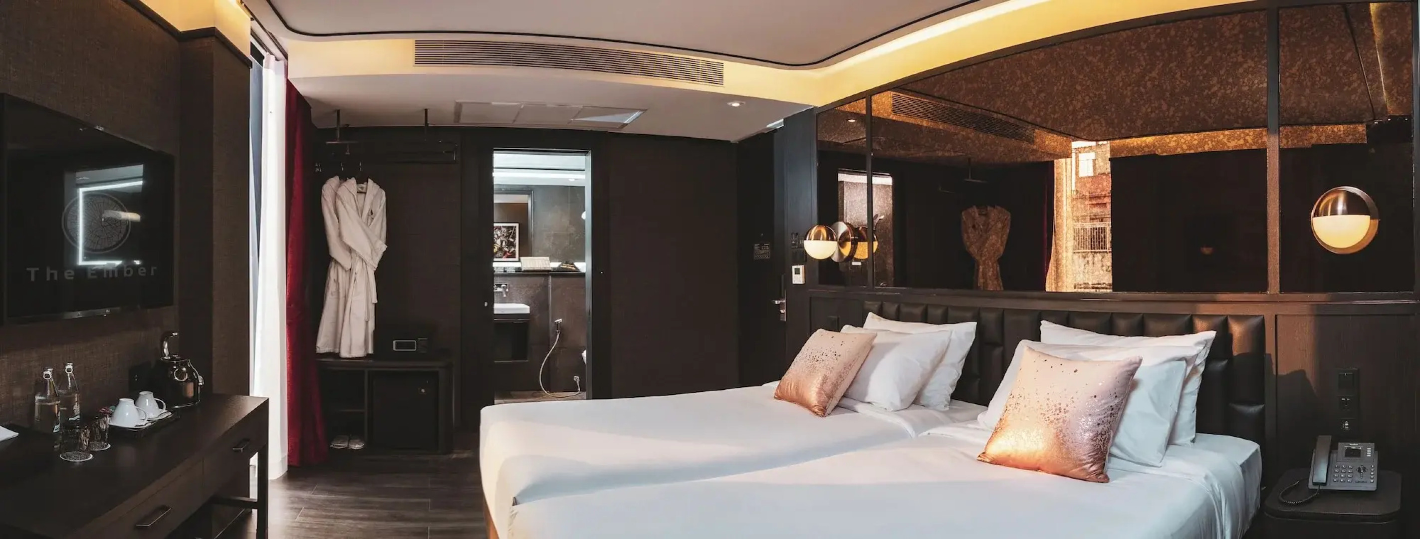 The Gravitique Hotel Khaosan