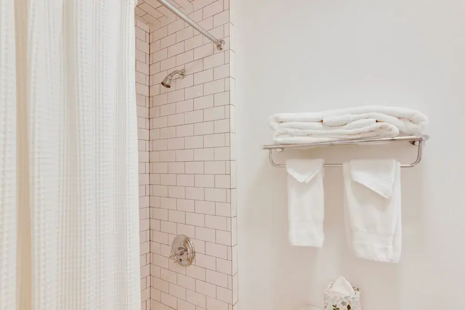 High-end Sapphire Retreat on Fairfield Lake!