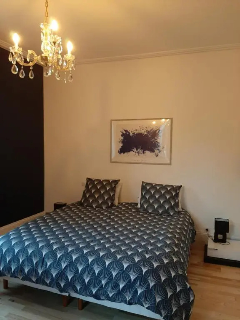 La chambre de maître du boulevard Thiers, entrée et terrasse privatives