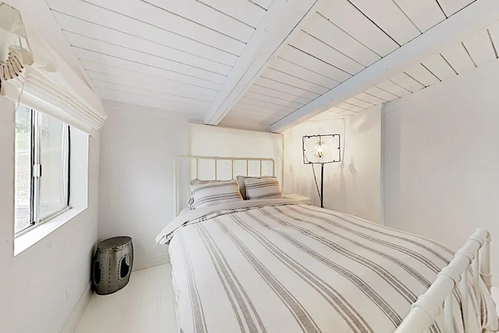 Private Cottage on Vineyard W/ Loft & Hill Views Cottage