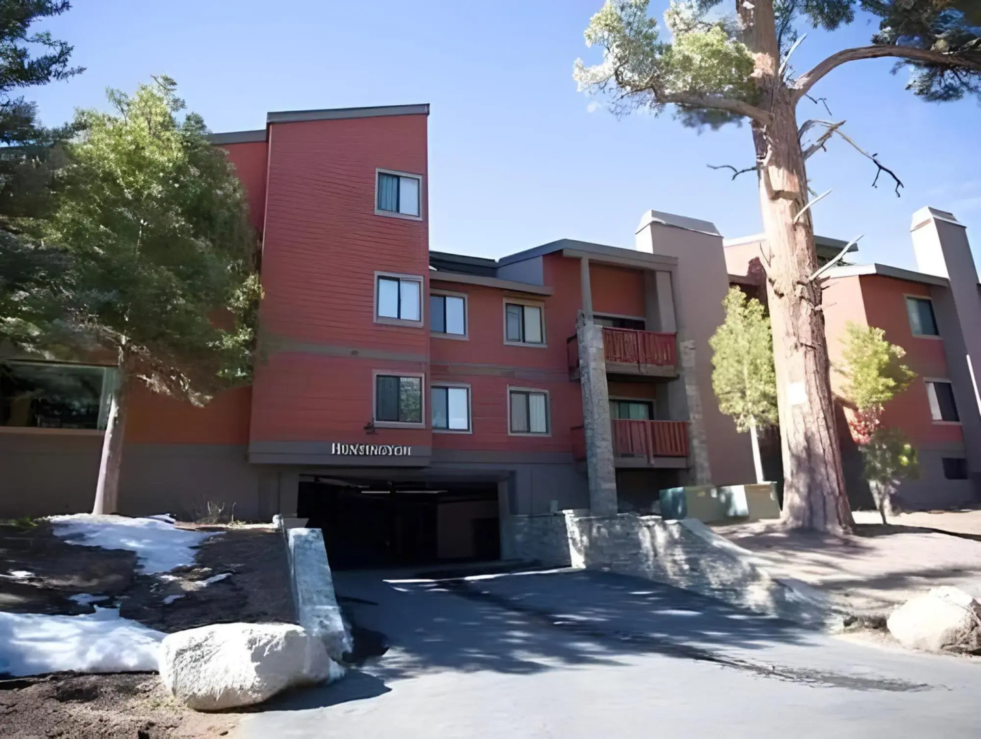 The Summit Condominiums by 101 Great Escapes