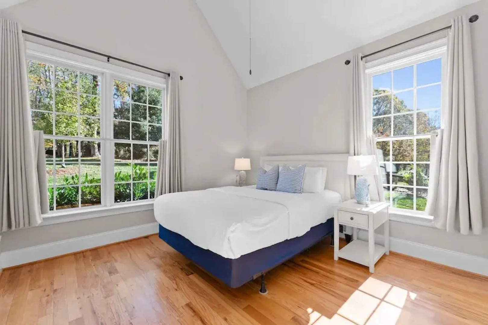 Sunset Pointe by Avantstay Waterfront Beach Fire Pit Sleeps 14 5bdr 4BA